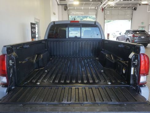 Used 2019 Toyota Tacoma TRD Sport AWD/4WD image 13