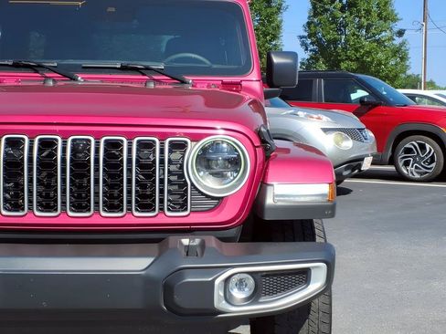 Used 2024 Jeep Wrangler Unlimited Sahara w/ Technology Group AWD/4WD image 9