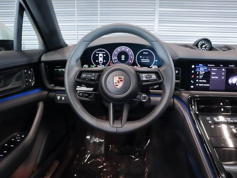 Used 2025 Porsche Panamera image 14