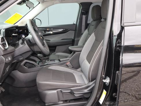 Used 2025 Chevrolet TrailBlazer LT AWD/4WD image 7