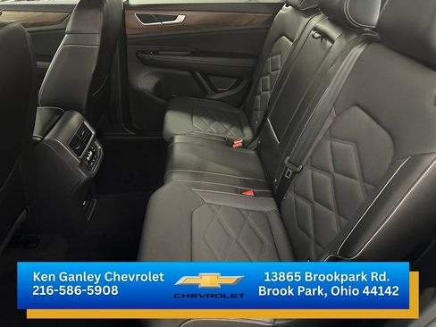 Used 2024 Volkswagen Atlas SE FWD image 18