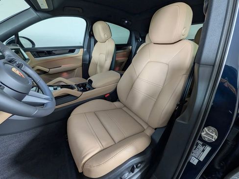 New 2026 Porsche Cayenne Coupe AWD/4WD image 5