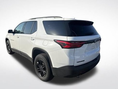 Used 2023 Chevrolet Traverse LT FWD image 3