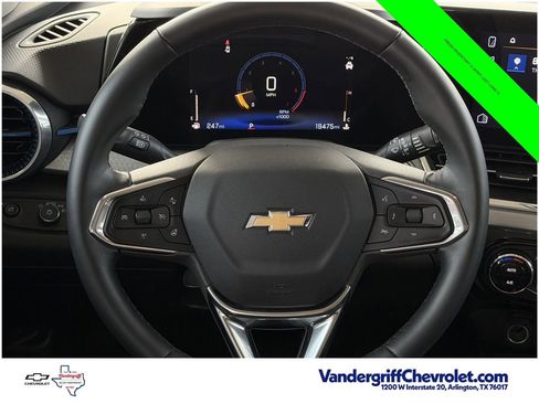 Used 2025 Chevrolet Trax LT w/ LT Convenience Package FWD image 13