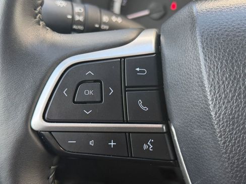 Used 2025 Toyota Highlander LE image 16