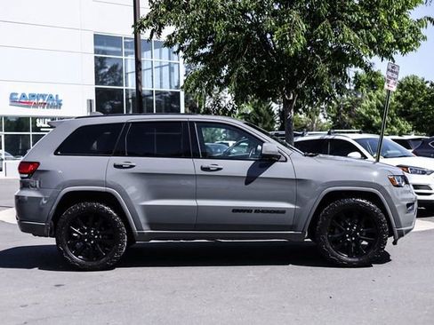 Used 2019 Jeep Grand Cherokee Altitude AWD/4WD image 9