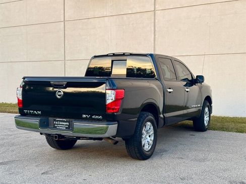 Used 2018 Nissan Titan SV AWD/4WD image 11