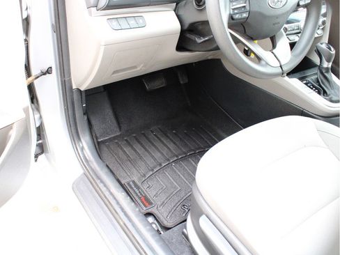 Used 2020 Hyundai Elantra SE w/ Cargo Package (C1) FWD image 16