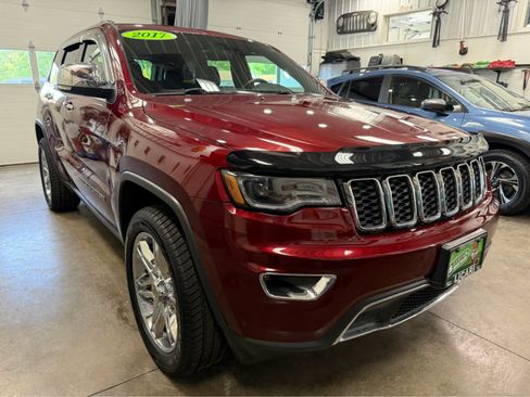 Used 2017 Jeep Grand Cherokee Limited w/ Luxury Group II AWD/4WD image 3