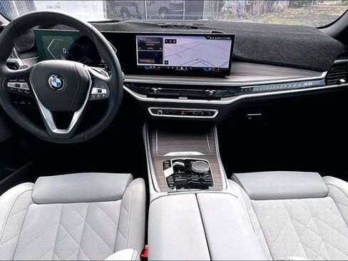 Used 2025 BMW X5 xDrive40i w/ Parking Assistance Package image 15