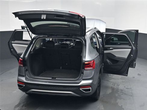 Used 2023 Volkswagen Taos SE image 16