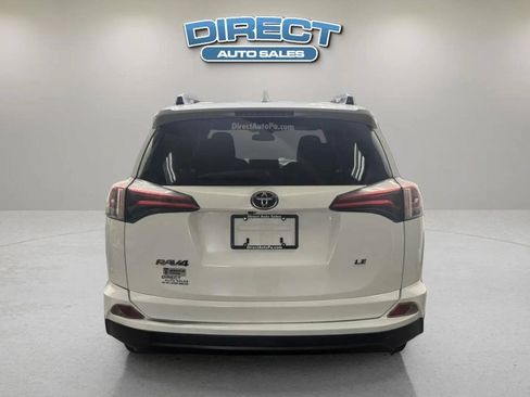 Used 2018 Toyota RAV4 LE FWD image 5