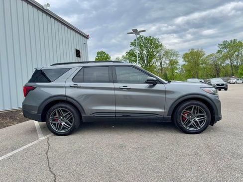 Used 2025 Ford Explorer ST w/ Sun And Sound Package AWD/4WD image 7