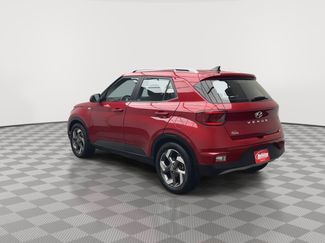 Used 2021 Hyundai Venue SEL video 2
