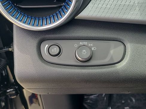 New 2026 Chevrolet Trax LT w/ Midnight Edition FWD image 19
