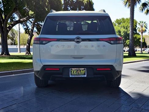 Used 2025 Nissan Pathfinder SV FWD image 6