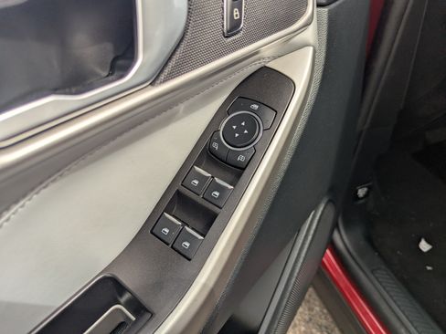 Used 2023 Ford Explorer XLT w/ Equipment Group 202A RWD image 22