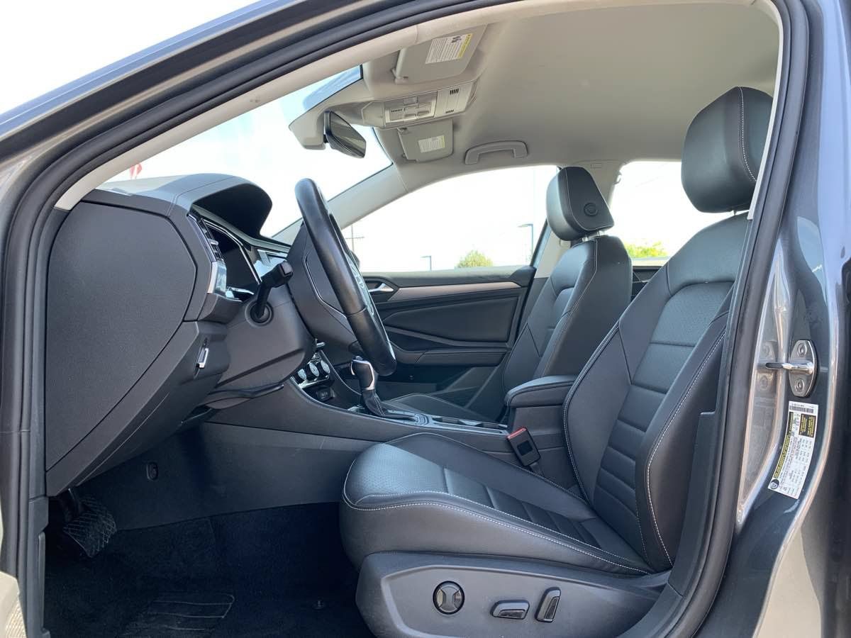 Used 2024 Volkswagen Jetta SE FWD image 15
