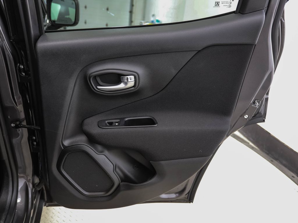 Used 2021 Jeep Renegade Latitude AWD/4WD image 25