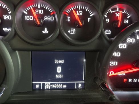 Used 2020 Chevrolet Silverado 2500 Custom w/ Custom Value Package image 13