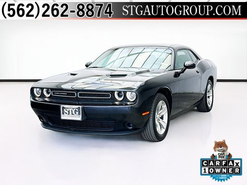 Used 2022 Dodge Challenger SXT RWD image 1