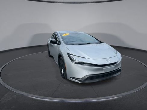 Used 2024 Toyota Prius LE image 3
