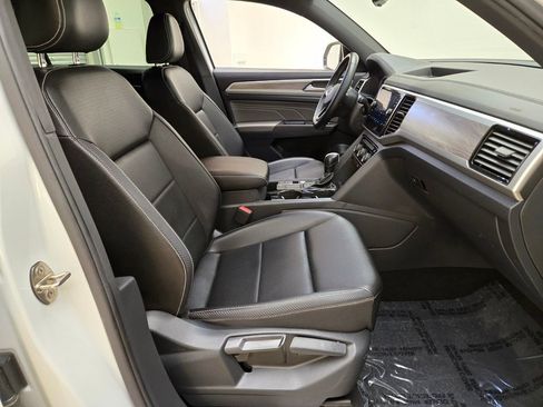 Used 2023 Volkswagen Atlas Cross Sport SE w/ Black Wheel Package image 25