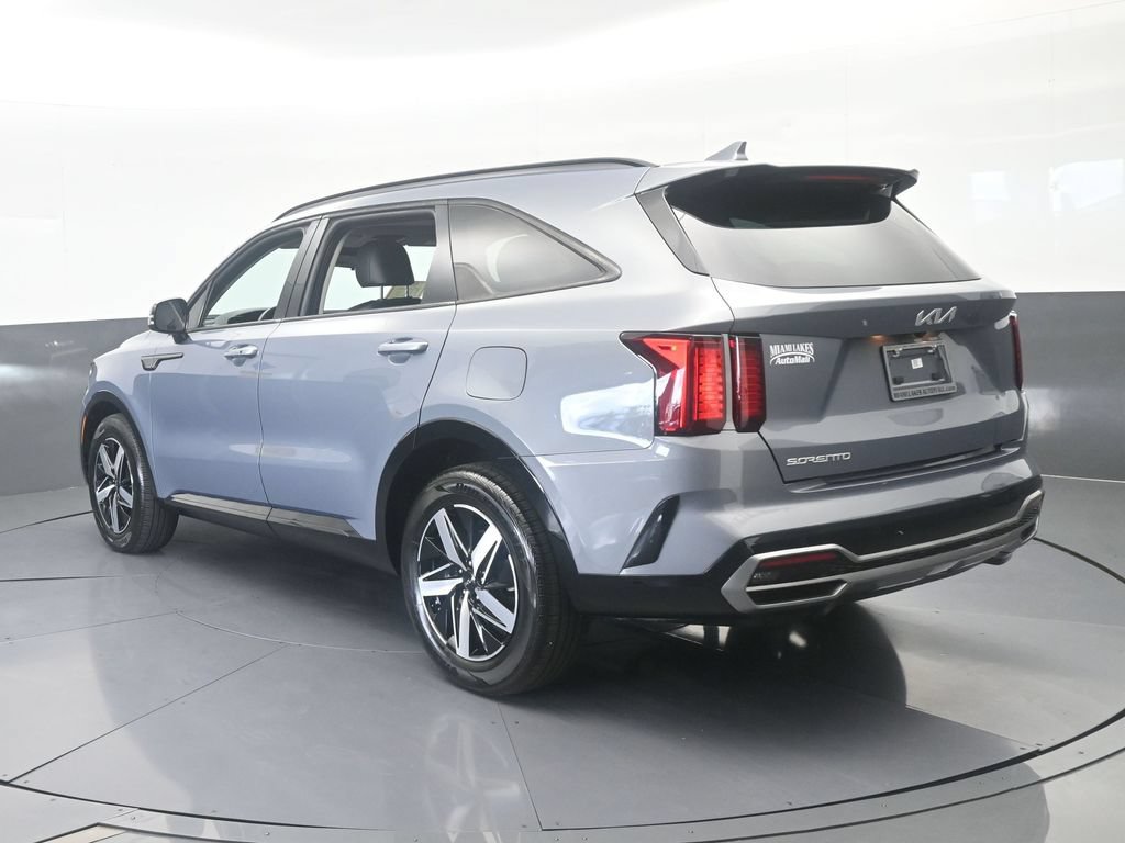 Used 2023 Kia Sorento S w/ Panoramic Sunroof Package FWD image 4