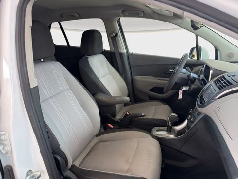 Used 2016 Chevrolet Trax LT w/ LPO, Protection Package FWD image 18