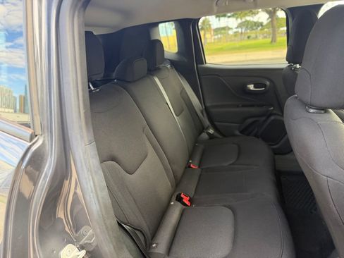 Used 2023 Jeep Renegade Latitude AWD/4WD image 17