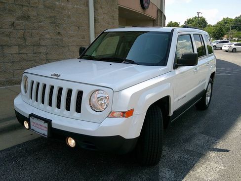 Used 2017 Jeep Patriot Latitude AWD/4WD image 2