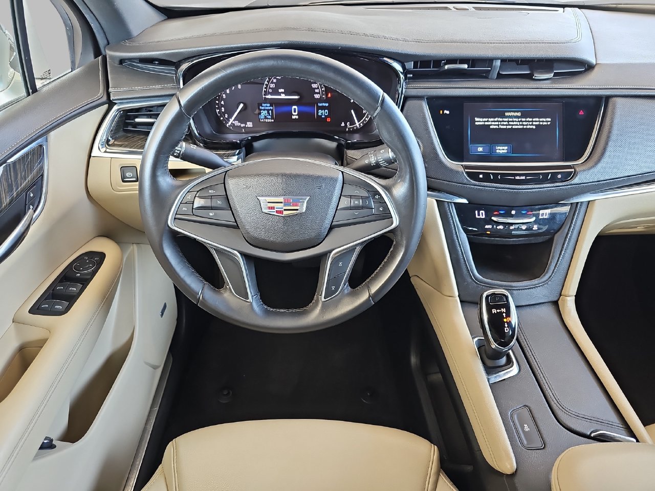 Used 2017 Cadillac XT5 FWD image 16