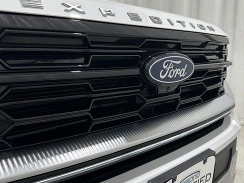 Used 2025 Ford Expedition Max Platinum AWD/4WD image 26