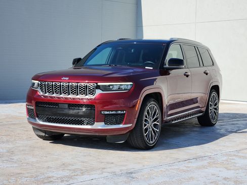 Used 2023 Jeep Grand Cherokee L Summit AWD/4WD image 4