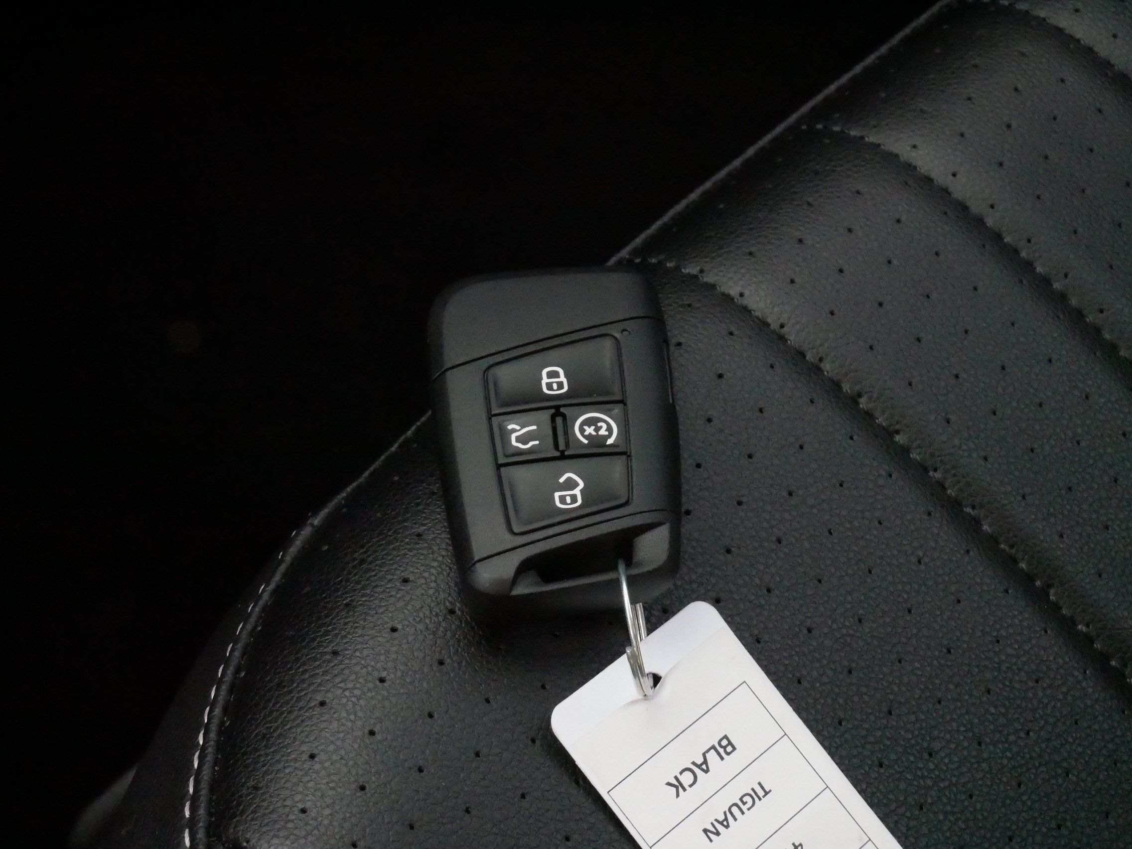 Used 2022 Volkswagen Tiguan SE w/ Panoramic Sunroof Package AWD/4WD image 32