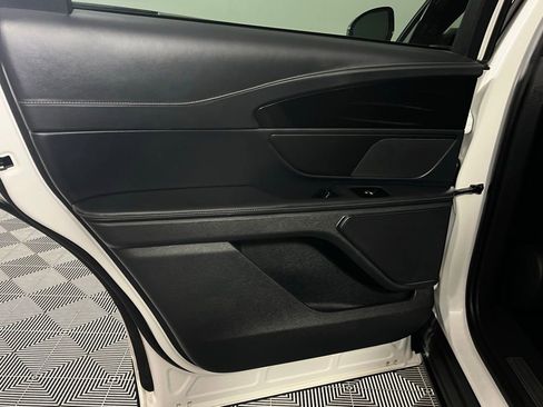 Used 2024 Lincoln Nautilus Premier w/ Jet Appearance Package image 25