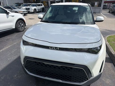 Used 2023 Kia Soul LX FWD image 2