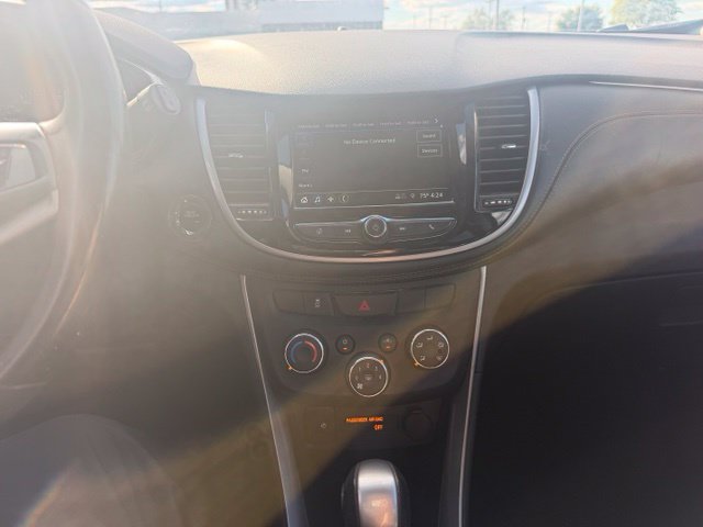 Used 2019 Chevrolet Trax LT w/ Sun & Sound Package FWD image 17