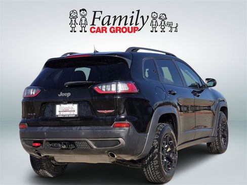 Used 2019 Jeep Cherokee Trailhawk image 4