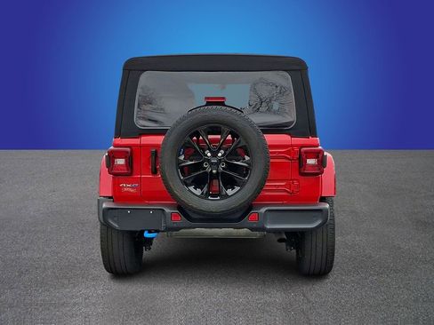 Used 2022 Jeep Wrangler Unlimited Sahara w/ Cold Weather Group AWD/4WD image 5