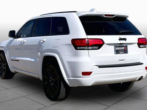Used 2018 Jeep Grand Cherokee Altitude RWD image 10