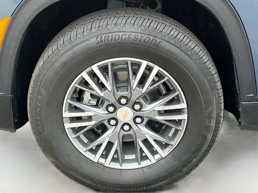 Used 2026 Chevrolet Traverse LT w/ Driver Confidence Package AWD/4WD image 32