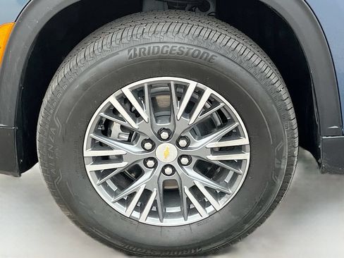 Used 2026 Chevrolet Traverse LT w/ Driver Confidence Package AWD/4WD image 32