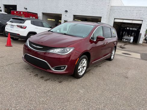 Certified 2017 Chrysler Pacifica Touring-L w/ Tire & Wheel Group FWD image 1