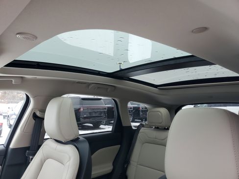 New 2026 Lincoln Corsair Premiere image 11