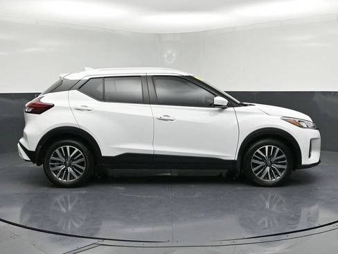 Used 2023 Nissan Kicks SV image 24