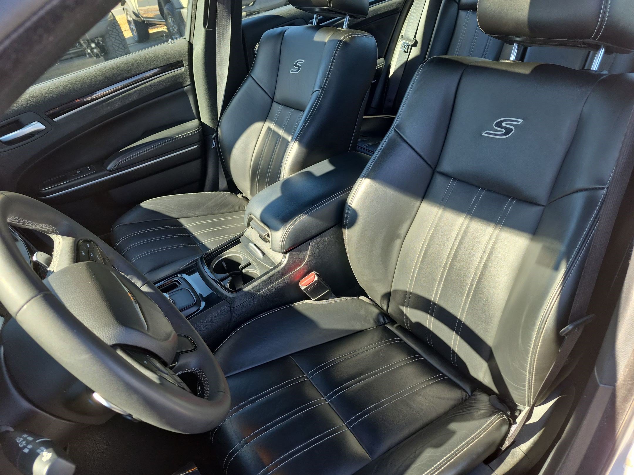 Used 2023 Chrysler 300 S RWD image 15