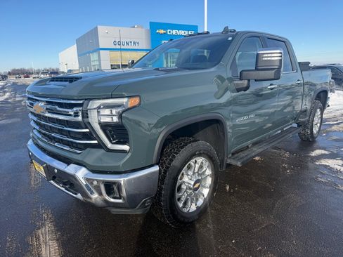 Used 2025 Chevrolet Silverado 2500 LTZ w/ LTZ Premium Package image 9