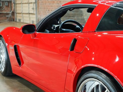 Used 2006 Chevrolet Corvette Z06 w/ Preferred Equipment Group RWD image 18