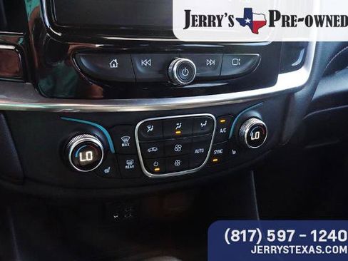 Used 2022 Chevrolet Traverse RS FWD image 13